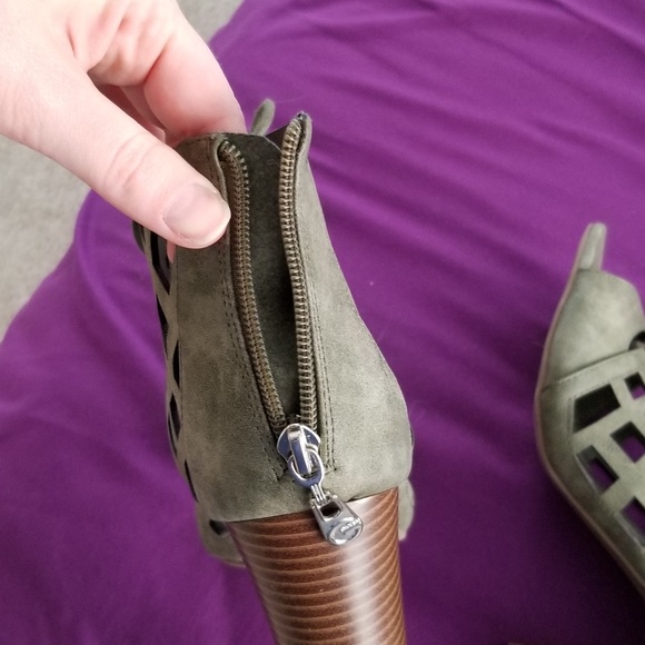 sandals - Picture 4 of 4